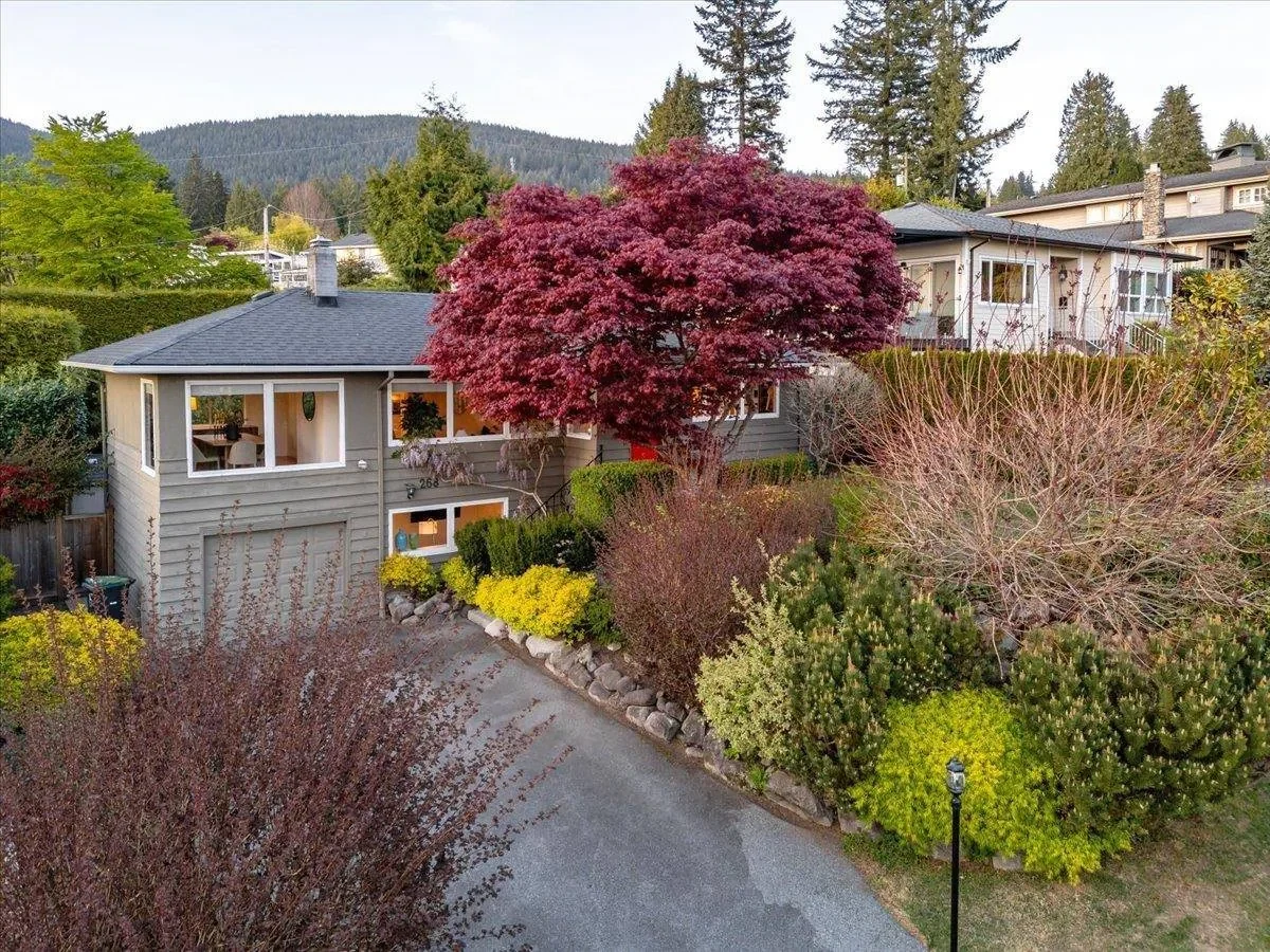 Holyrood Road, North Vancouver — property photos