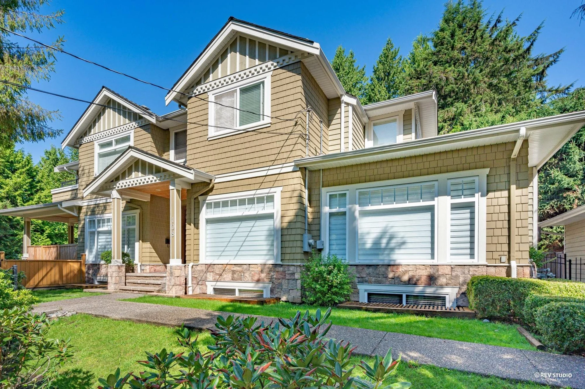 Upper Lonsdale, North Vancouver — property photos