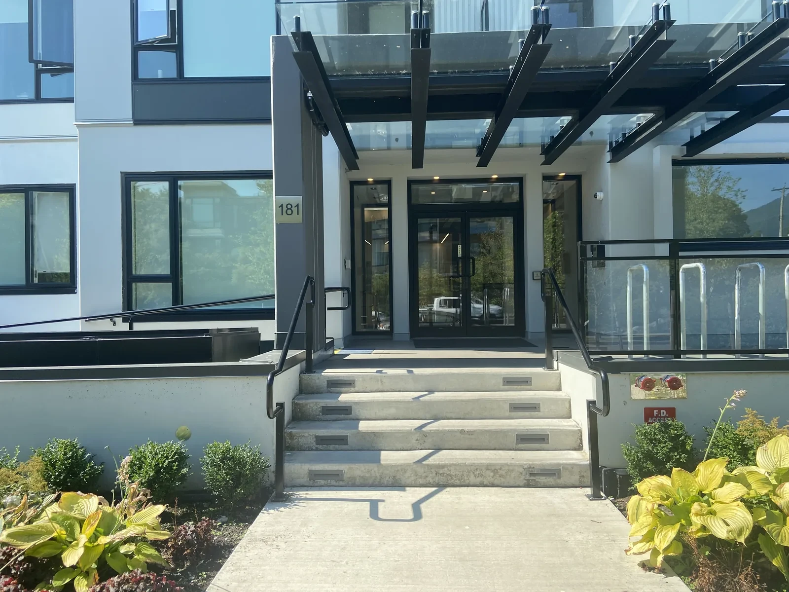 Avesta Building, North Vancouver — property photos
