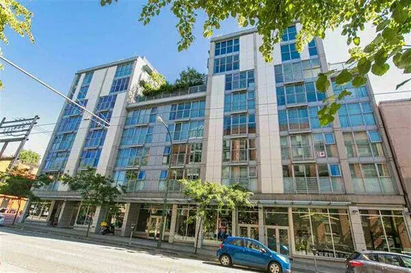 Smart, Gastown — exterior view