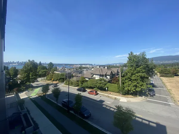 Avesta Building, North Vancouver — exterior view