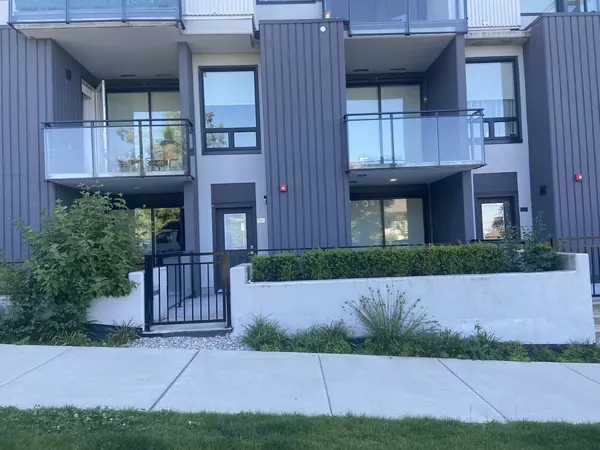 AVESTA Building, North Vancouver — exterior view